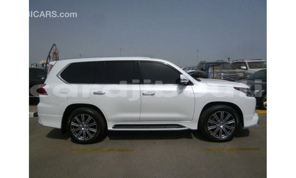 Acheter Import Voiture Lexus LX Blanc à Import - Dubai, Ali Sabieh Region Acheter Import Voiture Lexus LX Blanc à Import - Dubai, Ali Sabieh Region
