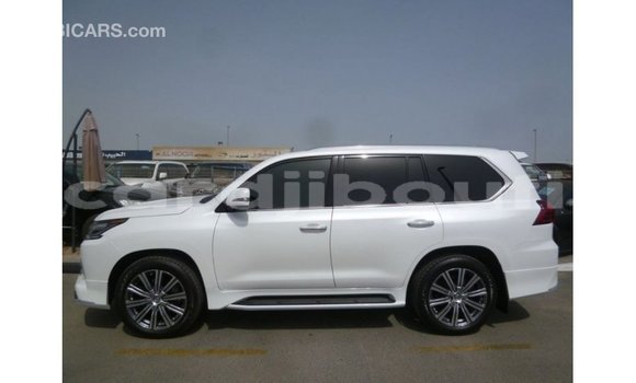 Acheter Import Voiture Lexus LX Blanc à Import - Dubai, Ali Sabieh Region Acheter Import Voiture Lexus LX Blanc à Import - Dubai, Ali Sabieh Region