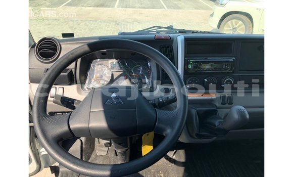 Acheter Import Voiture Mitsubishi Carisma Blanc à Import - Dubai, Ali Sabieh Region Acheter Import Voiture Mitsubishi Carisma Blanc à Import - Dubai, Ali Sabieh Region