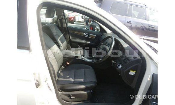 Acheter Import Voiture Mercedes-Benz 200 Blanc à Import - Dubai, Ali Sabieh Region Acheter Import Voiture Mercedes-Benz 200 Blanc à Import - Dubai, Ali Sabieh Region