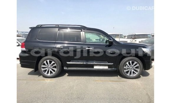 Acheter Import Voiture Toyota Land Cruiser Noir à Import - Dubai, Ali Sabieh Region Acheter Import Voiture Toyota Land Cruiser Noir à Import - Dubai, Ali Sabieh Region