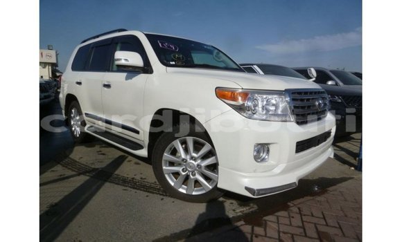 Acheter Import Voiture Toyota Land Cruiser Blanc à Import - Dubai, Ali Sabieh Region Acheter Import Voiture Toyota Land Cruiser Blanc à Import - Dubai, Ali Sabieh Region