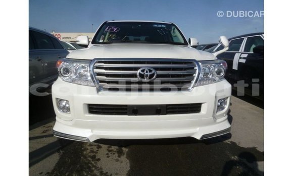 Acheter Import Voiture Toyota Land Cruiser Blanc à Import - Dubai, Ali Sabieh Region Acheter Import Voiture Toyota Land Cruiser Blanc à Import - Dubai, Ali Sabieh Region