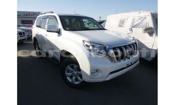 Acheter Import Voiture Toyota Prado Blanc à Import - Dubai, Ali Sabieh Region Acheter Import Voiture Toyota Prado Blanc à Import - Dubai, Ali Sabieh Region
