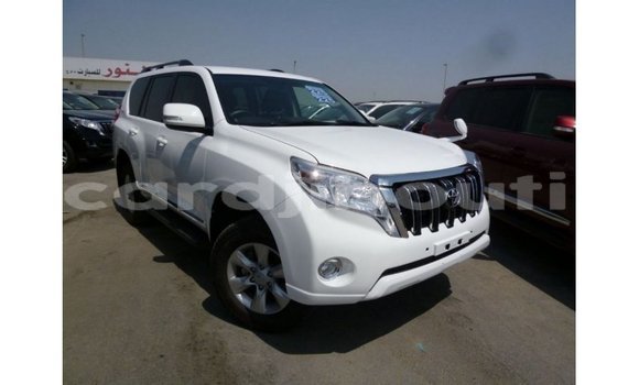 Acheter Import Voiture Toyota Prado Blanc à Import - Dubai, Ali Sabieh Region Acheter Import Voiture Toyota Prado Blanc à Import - Dubai, Ali Sabieh Region