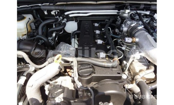 Acheter Import Voiture Toyota Prado Blanc à Import - Dubai, Ali Sabieh Region Acheter Import Voiture Toyota Prado Blanc à Import - Dubai, Ali Sabieh Region