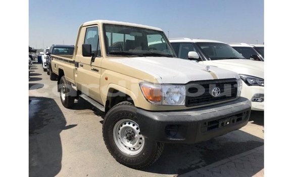 Acheter Import Voiture Toyota Land Cruiser Beige à Import - Dubai, Ali Sabieh Region Acheter Import Voiture Toyota Land Cruiser Beige à Import - Dubai, Ali Sabieh Region