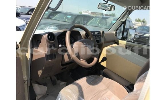 Acheter Import Voiture Toyota Land Cruiser Beige à Import - Dubai, Ali Sabieh Region Acheter Import Voiture Toyota Land Cruiser Beige à Import - Dubai, Ali Sabieh Region