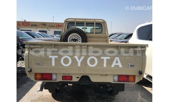 Acheter Import Voiture Toyota Land Cruiser Beige à Import - Dubai, Ali Sabieh Region Acheter Import Voiture Toyota Land Cruiser Beige à Import - Dubai, Ali Sabieh Region