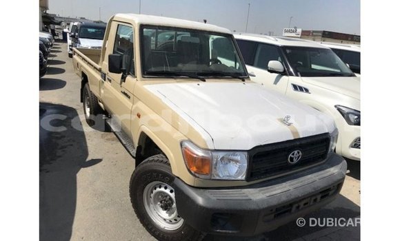 Acheter Import Voiture Toyota Land Cruiser Beige à Import - Dubai, Ali Sabieh Region Acheter Import Voiture Toyota Land Cruiser Beige à Import - Dubai, Ali Sabieh Region