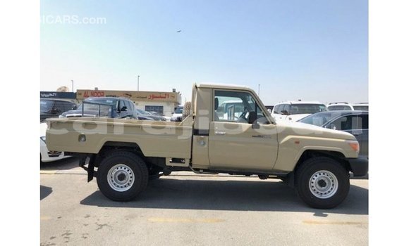 Acheter Import Voiture Toyota Land Cruiser Beige à Import - Dubai, Ali Sabieh Region Acheter Import Voiture Toyota Land Cruiser Beige à Import - Dubai, Ali Sabieh Region