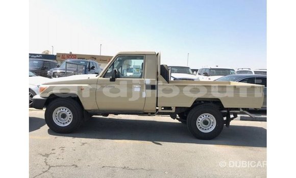 Acheter Import Voiture Toyota Land Cruiser Beige à Import - Dubai, Ali Sabieh Region Acheter Import Voiture Toyota Land Cruiser Beige à Import - Dubai, Ali Sabieh Region