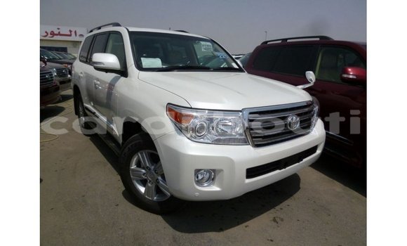 Acheter Import Voiture Toyota Land Cruiser Blanc à Import - Dubai, Ali Sabieh Region Acheter Import Voiture Toyota Land Cruiser Blanc à Import - Dubai, Ali Sabieh Region