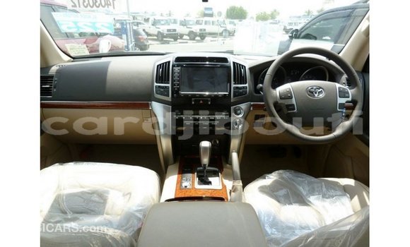 Acheter Import Voiture Toyota Land Cruiser Blanc à Import - Dubai, Ali Sabieh Region Acheter Import Voiture Toyota Land Cruiser Blanc à Import - Dubai, Ali Sabieh Region