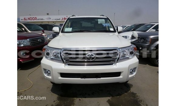 Acheter Import Voiture Toyota Land Cruiser Blanc à Import - Dubai, Ali Sabieh Region Acheter Import Voiture Toyota Land Cruiser Blanc à Import - Dubai, Ali Sabieh Region