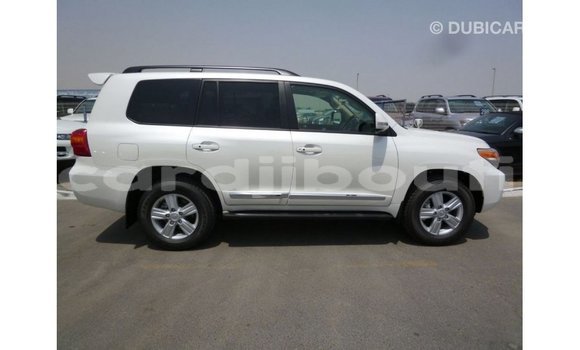 Acheter Import Voiture Toyota Land Cruiser Blanc à Import - Dubai, Ali Sabieh Region Acheter Import Voiture Toyota Land Cruiser Blanc à Import - Dubai, Ali Sabieh Region