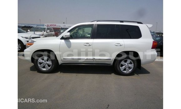 Acheter Import Voiture Toyota Land Cruiser Blanc à Import - Dubai, Ali Sabieh Region Acheter Import Voiture Toyota Land Cruiser Blanc à Import - Dubai, Ali Sabieh Region