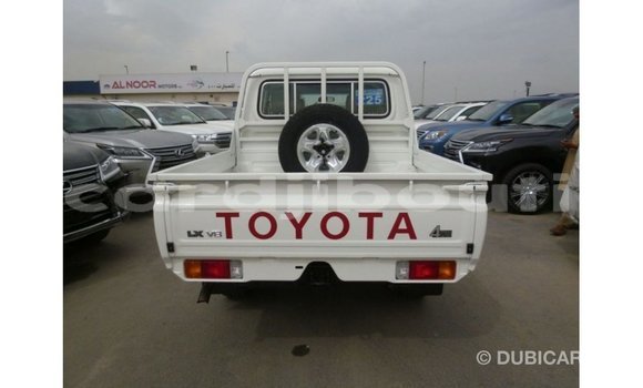 Acheter Import Voiture Toyota Land Cruiser Blanc à Import - Dubai, Ali Sabieh Region Acheter Import Voiture Toyota Land Cruiser Blanc à Import - Dubai, Ali Sabieh Region