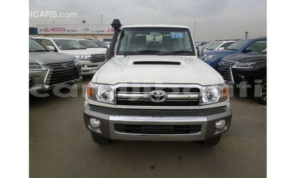 Acheter Import Voiture Toyota Land Cruiser Blanc à Import - Dubai, Ali Sabieh Region Acheter Import Voiture Toyota Land Cruiser Blanc à Import - Dubai, Ali Sabieh Region