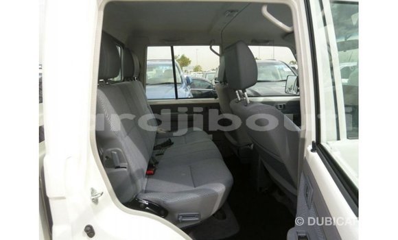 Acheter Import Voiture Toyota Land Cruiser Blanc à Import - Dubai, Ali Sabieh Region Acheter Import Voiture Toyota Land Cruiser Blanc à Import - Dubai, Ali Sabieh Region