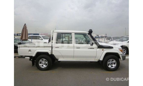 Acheter Import Voiture Toyota Land Cruiser Blanc à Import - Dubai, Ali Sabieh Region Acheter Import Voiture Toyota Land Cruiser Blanc à Import - Dubai, Ali Sabieh Region