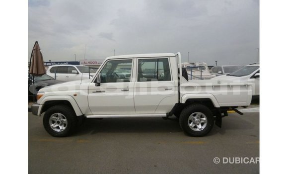 Acheter Import Voiture Toyota Land Cruiser Blanc à Import - Dubai, Ali Sabieh Region Acheter Import Voiture Toyota Land Cruiser Blanc à Import - Dubai, Ali Sabieh Region