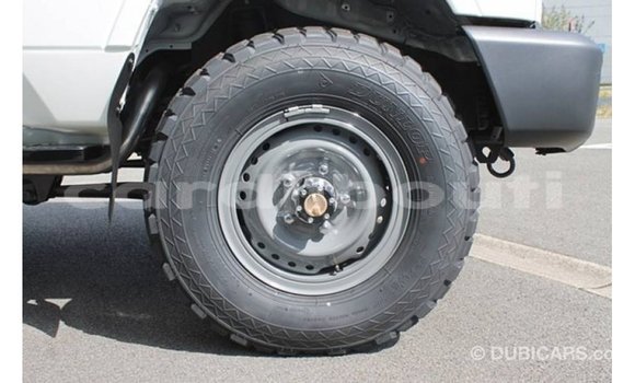 Buy Import Toyota Land Cruiser White Car in Import - Dubai in Ali Sabieh Region Buy Import Toyota Land Cruiser White Car in Import - Dubai in Ali Sabieh Region