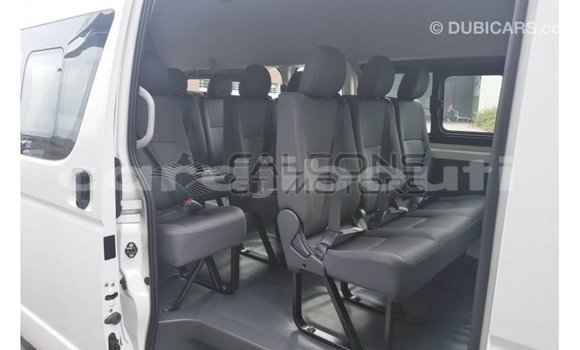 Acheter Import Voiture Toyota Hiace Blanc à Import - Dubai, Ali Sabieh Region Acheter Import Voiture Toyota Hiace Blanc à Import - Dubai, Ali Sabieh Region