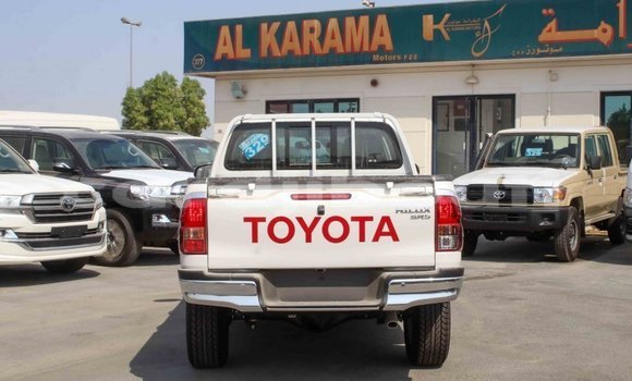 Acheter Import Voiture Toyota Hilux Blanc à Import - Dubai, Ali Sabieh Region Acheter Import Voiture Toyota Hilux Blanc à Import - Dubai, Ali Sabieh Region