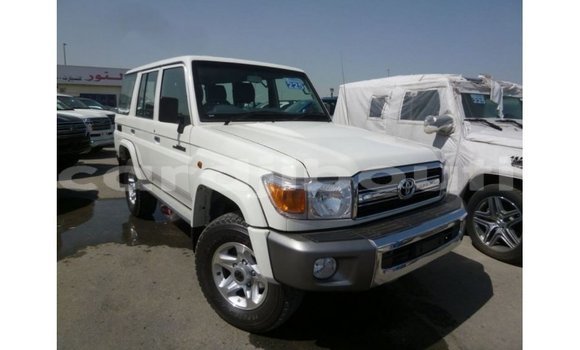 Acheter Import Voiture Toyota Land Cruiser Blanc à Import - Dubai, Ali Sabieh Region Acheter Import Voiture Toyota Land Cruiser Blanc à Import - Dubai, Ali Sabieh Region