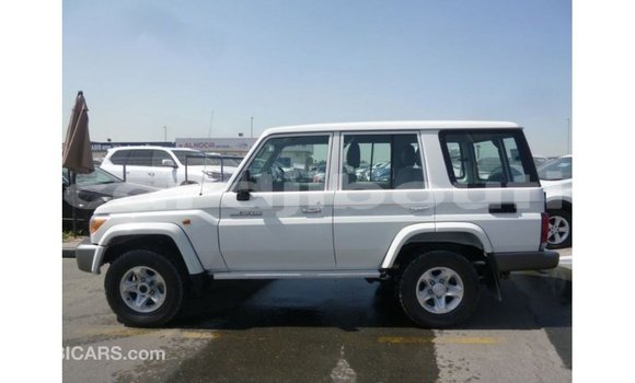 Acheter Import Voiture Toyota Land Cruiser Blanc à Import - Dubai, Ali Sabieh Region Acheter Import Voiture Toyota Land Cruiser Blanc à Import - Dubai, Ali Sabieh Region