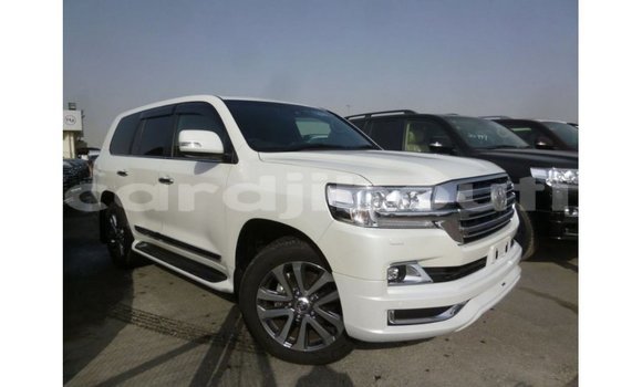 Acheter Import Voiture Toyota Land Cruiser Blanc à Import - Dubai, Ali Sabieh Region Acheter Import Voiture Toyota Land Cruiser Blanc à Import - Dubai, Ali Sabieh Region