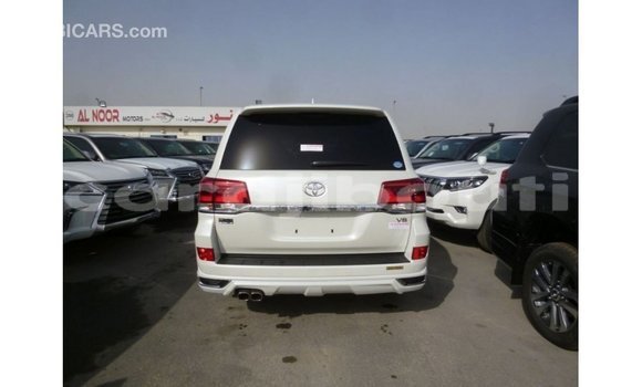 Acheter Import Voiture Toyota Land Cruiser Blanc à Import - Dubai, Ali Sabieh Region Acheter Import Voiture Toyota Land Cruiser Blanc à Import - Dubai, Ali Sabieh Region