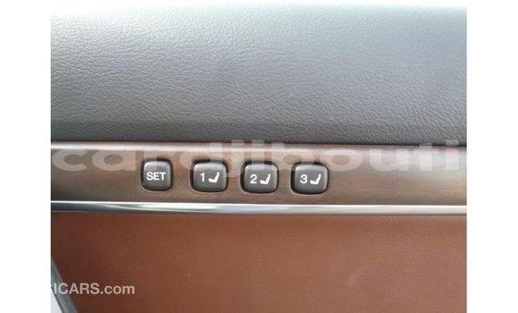 Acheter Import Voiture Toyota Land Cruiser Blanc à Import - Dubai, Ali Sabieh Region Acheter Import Voiture Toyota Land Cruiser Blanc à Import - Dubai, Ali Sabieh Region