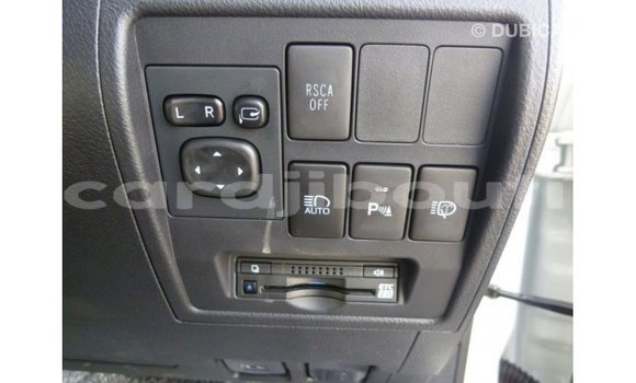 Acheter Import Voiture Toyota Land Cruiser Blanc à Import - Dubai, Ali Sabieh Region Acheter Import Voiture Toyota Land Cruiser Blanc à Import - Dubai, Ali Sabieh Region
