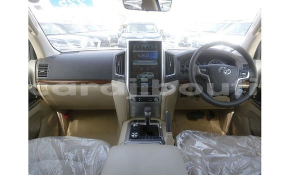 Acheter Import Voiture Toyota Land Cruiser Blanc à Import - Dubai, Ali Sabieh Region Acheter Import Voiture Toyota Land Cruiser Blanc à Import - Dubai, Ali Sabieh Region