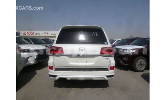 Acheter Import Voiture Toyota Land Cruiser Blanc à Import - Dubai, Ali Sabieh Region Acheter Import Voiture Toyota Land Cruiser Blanc à Import - Dubai, Ali Sabieh Region