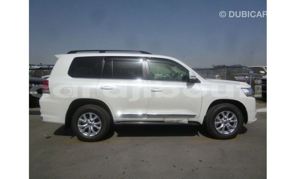 Acheter Import Voiture Toyota Land Cruiser Blanc à Import - Dubai, Ali Sabieh Region Acheter Import Voiture Toyota Land Cruiser Blanc à Import - Dubai, Ali Sabieh Region