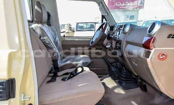 Acheter Import Voiture Toyota Land Cruiser Beige à Import - Dubai, Ali Sabieh Region Acheter Import Voiture Toyota Land Cruiser Beige à Import - Dubai, Ali Sabieh Region