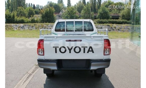 Buy Import Toyota Hilux White Car in Import - Dubai in Ali Sabieh Region Buy Import Toyota Hilux White Car in Import - Dubai in Ali Sabieh Region