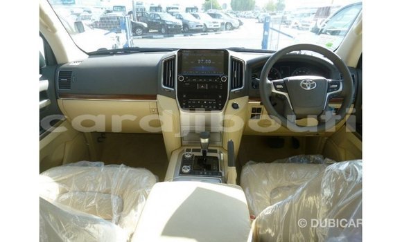 Acheter Import Voiture Toyota Land Cruiser Blanc à Import - Dubai, Ali Sabieh Region Acheter Import Voiture Toyota Land Cruiser Blanc à Import - Dubai, Ali Sabieh Region