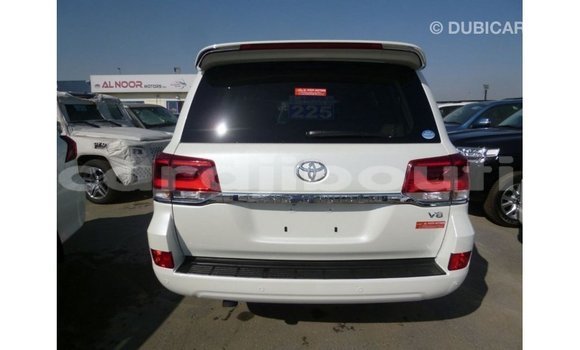 Acheter Import Voiture Toyota Land Cruiser Blanc à Import - Dubai, Ali Sabieh Region Acheter Import Voiture Toyota Land Cruiser Blanc à Import - Dubai, Ali Sabieh Region
