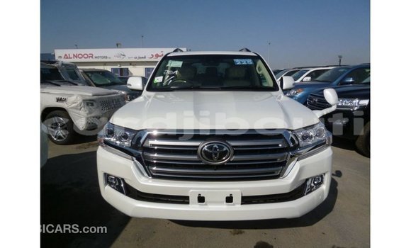 Acheter Import Voiture Toyota Land Cruiser Blanc à Import - Dubai, Ali Sabieh Region Acheter Import Voiture Toyota Land Cruiser Blanc à Import - Dubai, Ali Sabieh Region