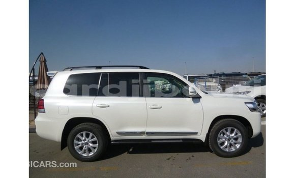 Acheter Import Voiture Toyota Land Cruiser Blanc à Import - Dubai, Ali Sabieh Region Acheter Import Voiture Toyota Land Cruiser Blanc à Import - Dubai, Ali Sabieh Region