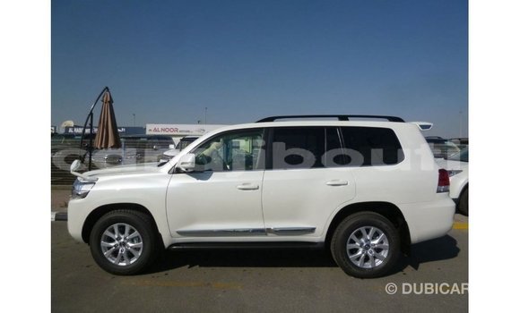 Acheter Import Voiture Toyota Land Cruiser Blanc à Import - Dubai, Ali Sabieh Region Acheter Import Voiture Toyota Land Cruiser Blanc à Import - Dubai, Ali Sabieh Region