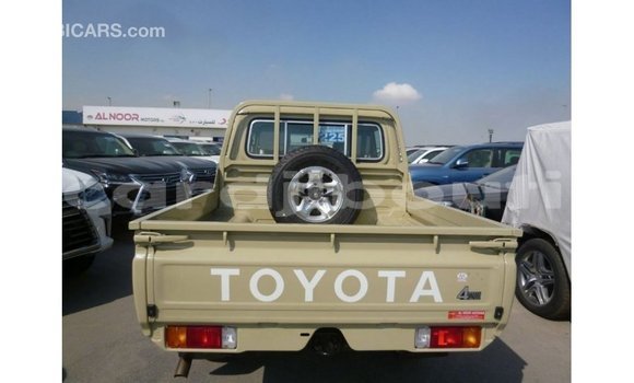 Acheter Import Voiture Toyota Land Cruiser Beige à Import - Dubai, Ali Sabieh Region Acheter Import Voiture Toyota Land Cruiser Beige à Import - Dubai, Ali Sabieh Region