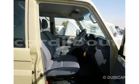 Acheter Import Voiture Toyota Land Cruiser Beige à Import - Dubai, Ali Sabieh Region Acheter Import Voiture Toyota Land Cruiser Beige à Import - Dubai, Ali Sabieh Region