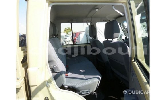 Acheter Import Voiture Toyota Land Cruiser Beige à Import - Dubai, Ali Sabieh Region Acheter Import Voiture Toyota Land Cruiser Beige à Import - Dubai, Ali Sabieh Region