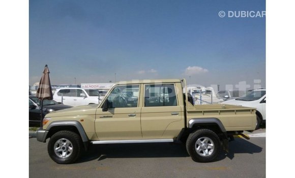Acheter Import Voiture Toyota Land Cruiser Beige à Import - Dubai, Ali Sabieh Region Acheter Import Voiture Toyota Land Cruiser Beige à Import - Dubai, Ali Sabieh Region