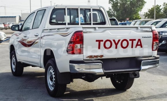 Acheter Import Voiture Toyota Hilux Blanc à Import - Dubai, Ali Sabieh Region Acheter Import Voiture Toyota Hilux Blanc à Import - Dubai, Ali Sabieh Region